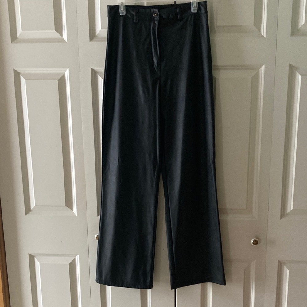 Boohoo women’s 8 black faux leather wide leg pants button with zipper fly chic
